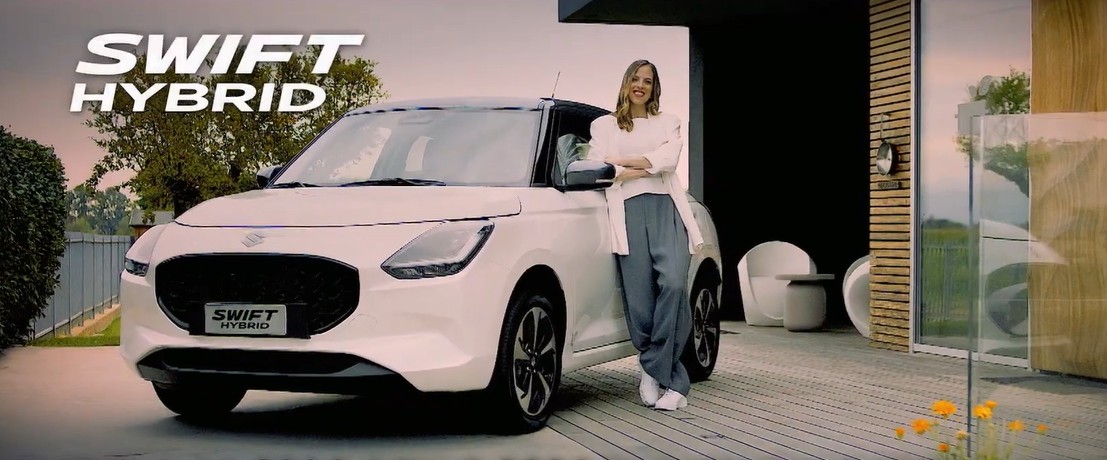 Suzuki, Carolina Kostner è la testimonial della pubblicità della Swift Hybrid: la descrizione e la recensione Suzuki pubblicità Swift Hybrid recensione