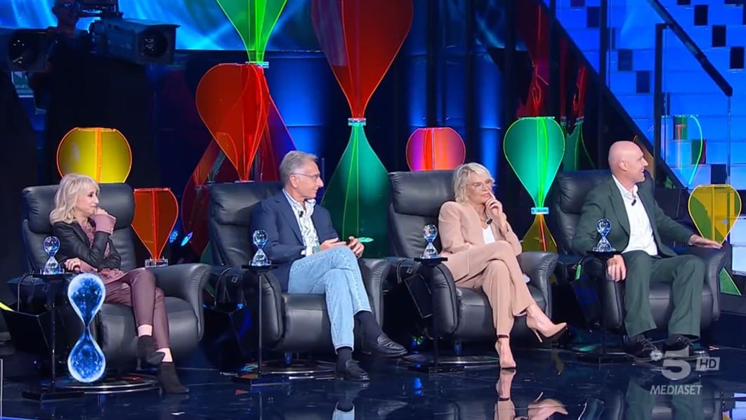 Tu Si Que Vales 2025, il racconto della quinta puntata: Ferilli e Camassa vincono nel lyp sinc, talenti ed ascolti Tu Si Que Vales 2025 quinta puntata lyp sinc