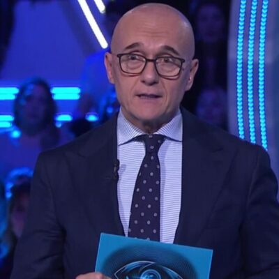 Alfonso Signorini auto-sospensione Mediaset conseguenze GF Vip