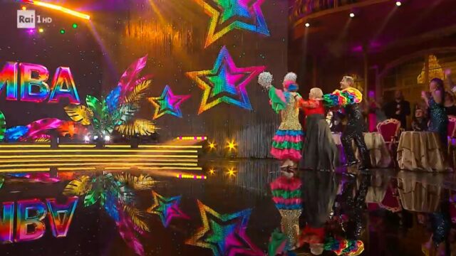 Ballando con le stelle diretta 6 dicembre samba La Signora Coriandoli Ballando con le stelle diretta 6 dicembre samba La Signora Coriandoli