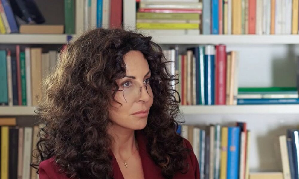 A Testa Alta Il coraggio di una donna prima puntata trama