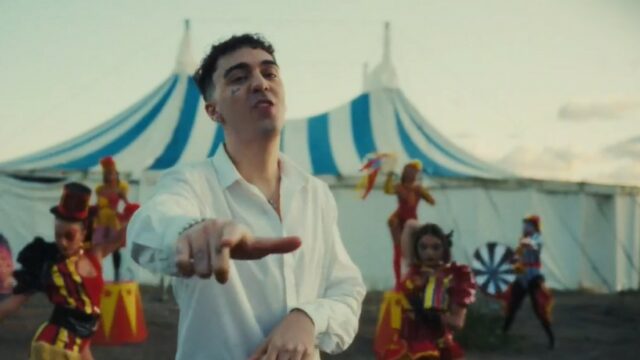 Sanremo 2026 jingle Emigrato (Italiano) significato Sanremo 2026 jingle Emigrato (Italiano) significato