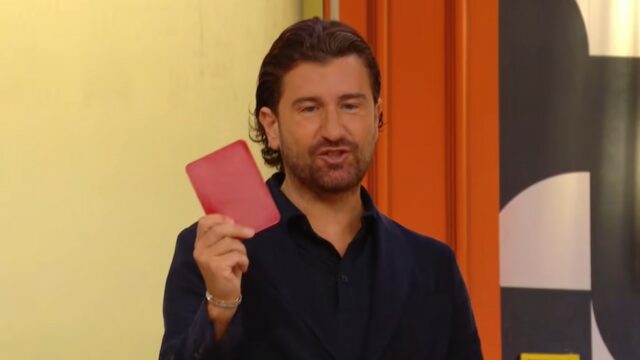 LOL-Chi ride è fuori 6 concorrenti LOL-Chi ride è fuori 6 concorrenti