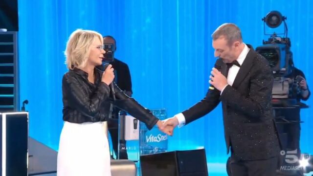 Serale Amici 25 Amadeus quarto giudice Serale Amici 25 Amadeus quarto giudice