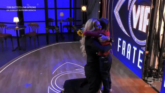 Grande Fratello Vip diretta 28 aprile sorpresa Paola Caruso Grande Fratello Vip diretta 28 aprile sorpresa Paola Caruso