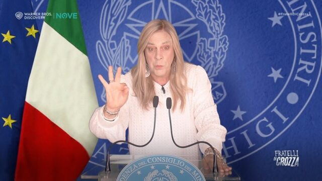 Fratelli di Crozza 8 maggio Giorgia Meloni Fratelli di Crozza 8 maggio Giorgia Meloni