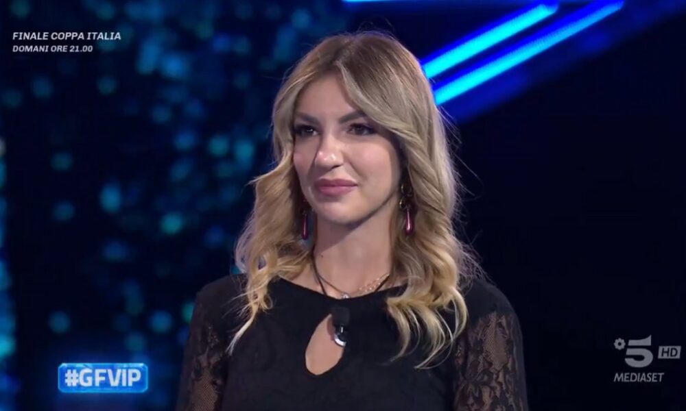 Grande Fratello Vip diretta 12 maggio Lucia terza finalista